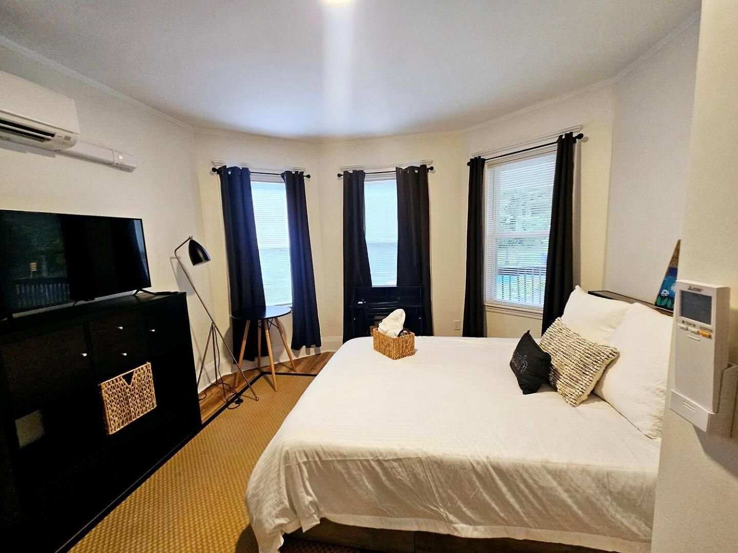 Cozy Classic With Queen Size Bed Boston