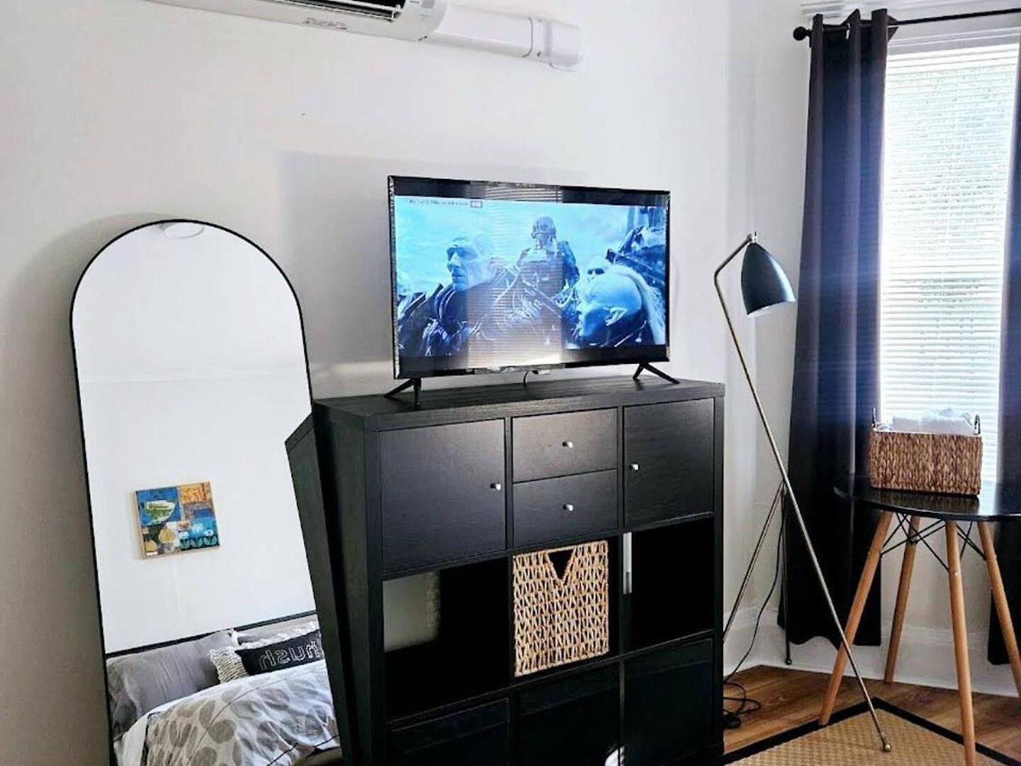 Cozy Classic With Queen Size Bed Boston