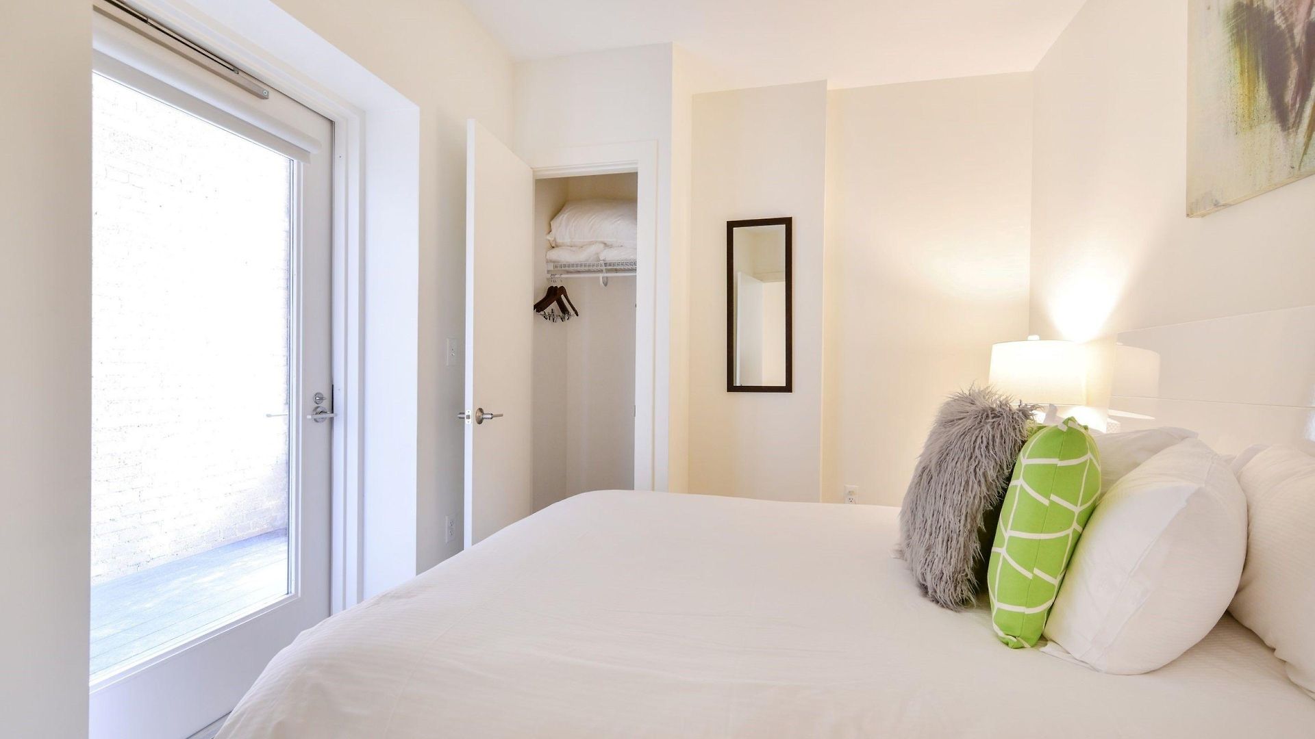 Global Luxury Downtown Apartment *