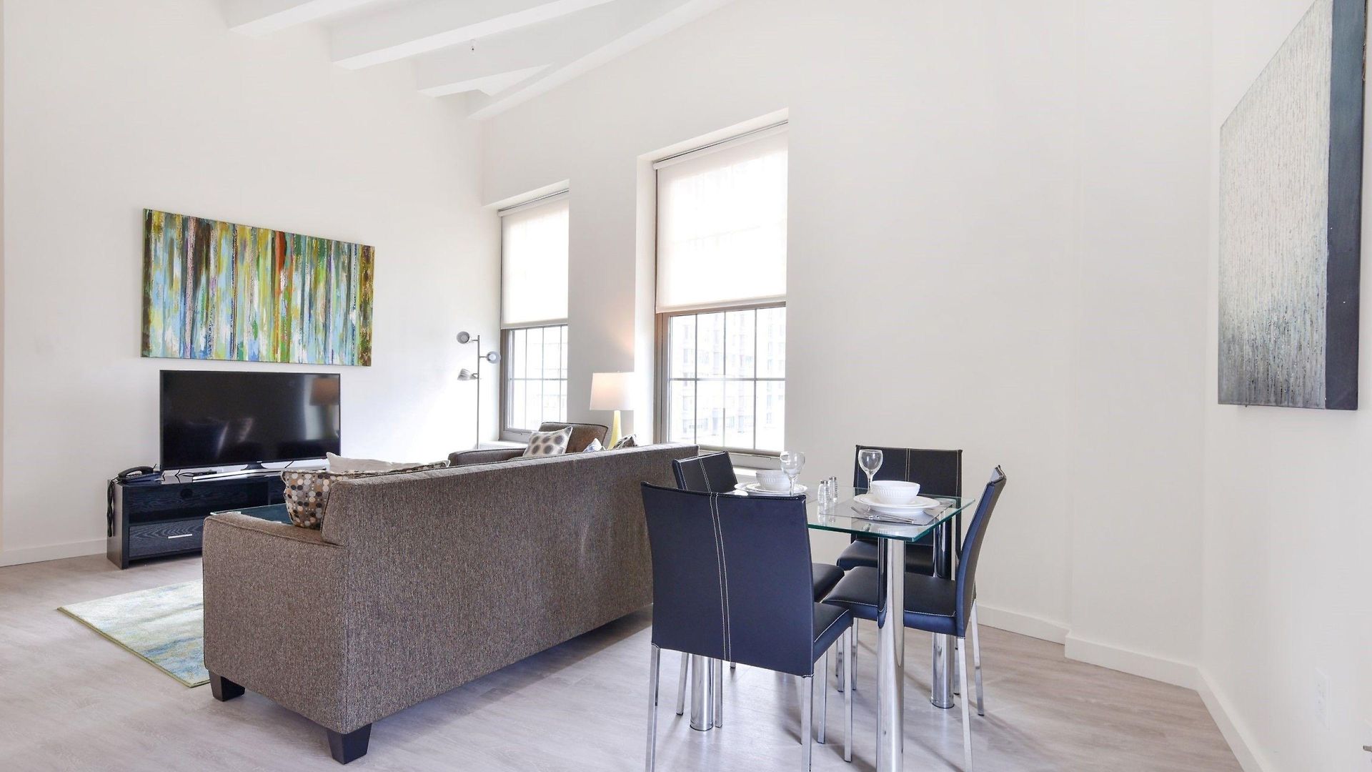 Global Luxury Downtown Apartment *