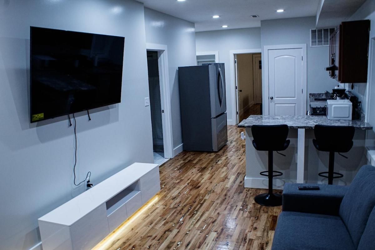Modern 3br Walk To Subway 2 Min To Logan Airport Boston