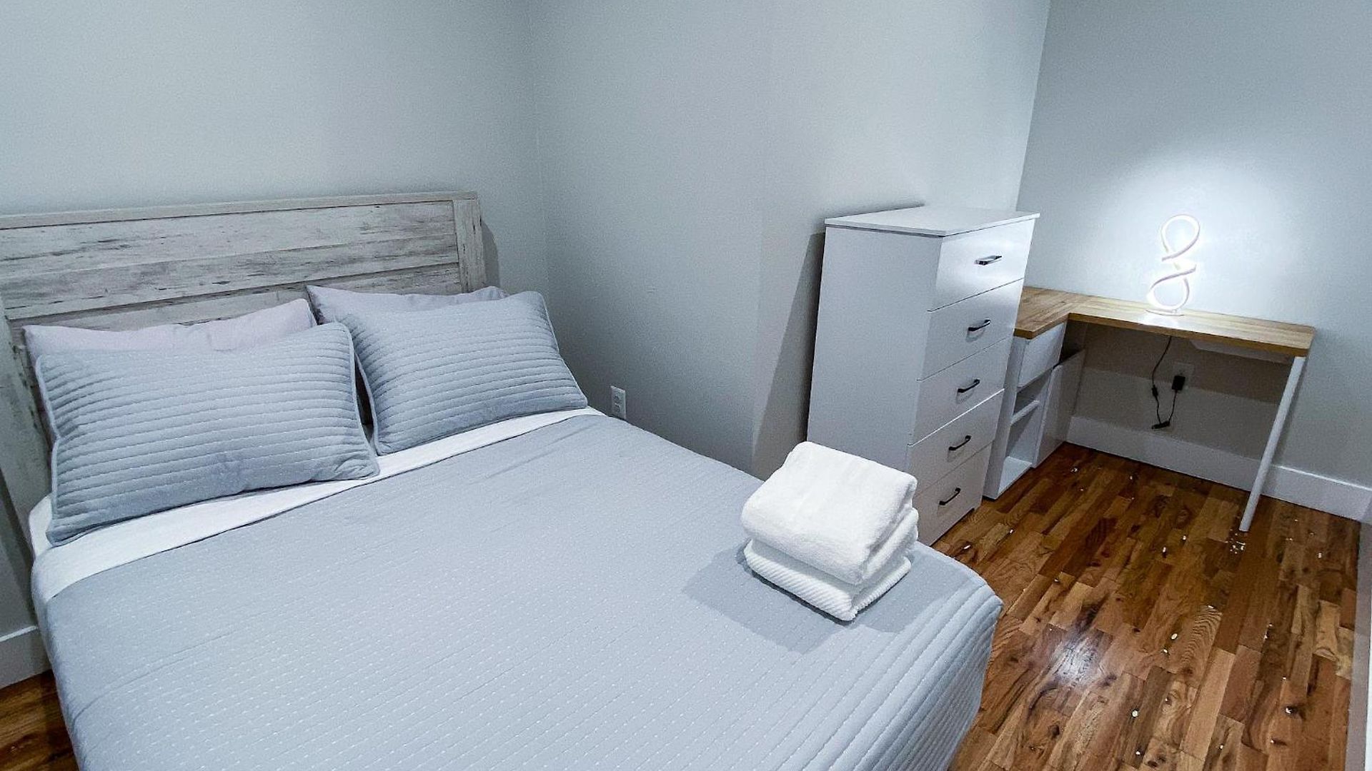 Modern 3br Walk To Subway 2 Min To Logan Airport Apartment