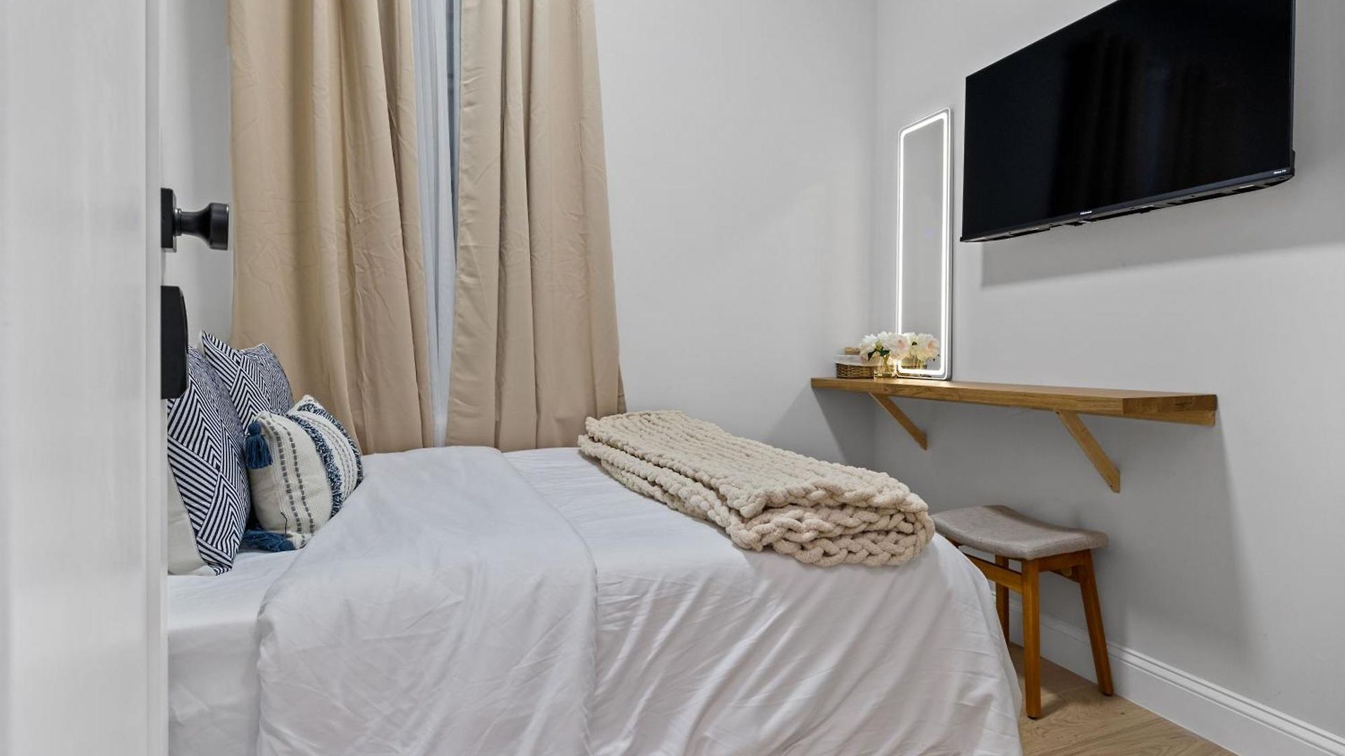 5br 3bath 6beds Apartment *