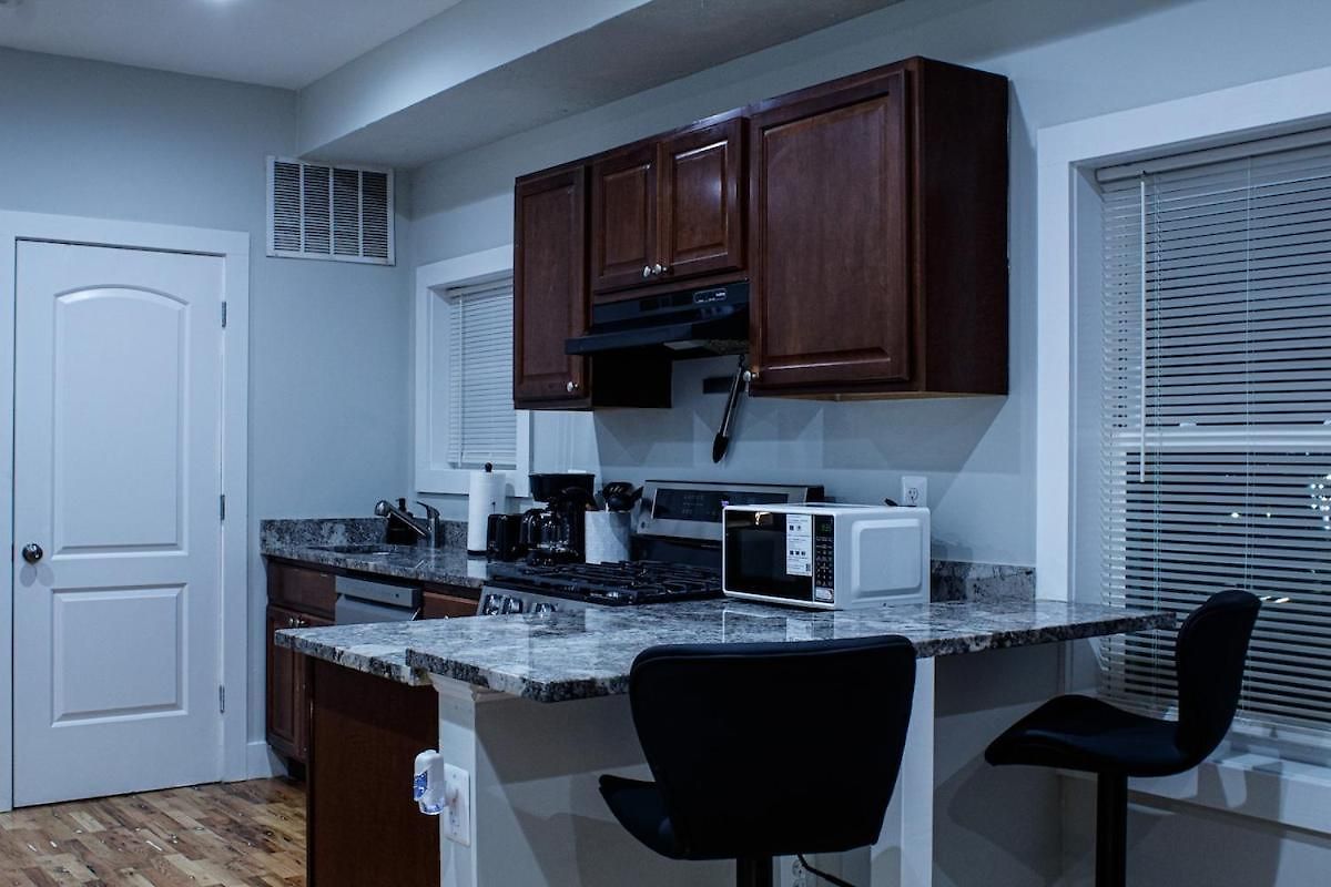 Modern 3br Walk To Subway 2 Min To Logan Airport Apartment *