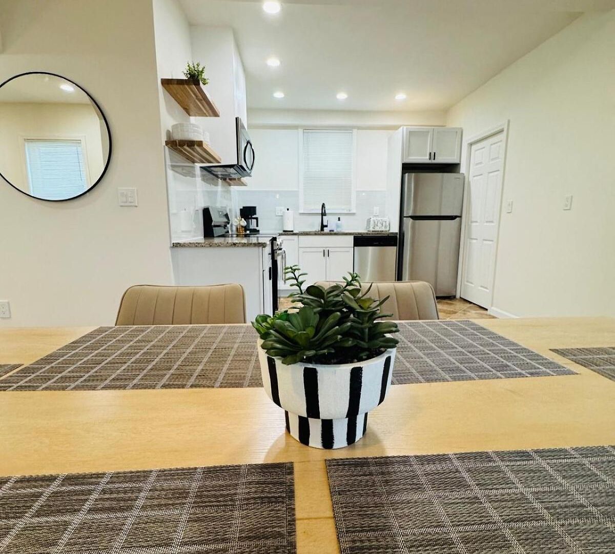 Apartment Spacious 3br Near Free Parking
