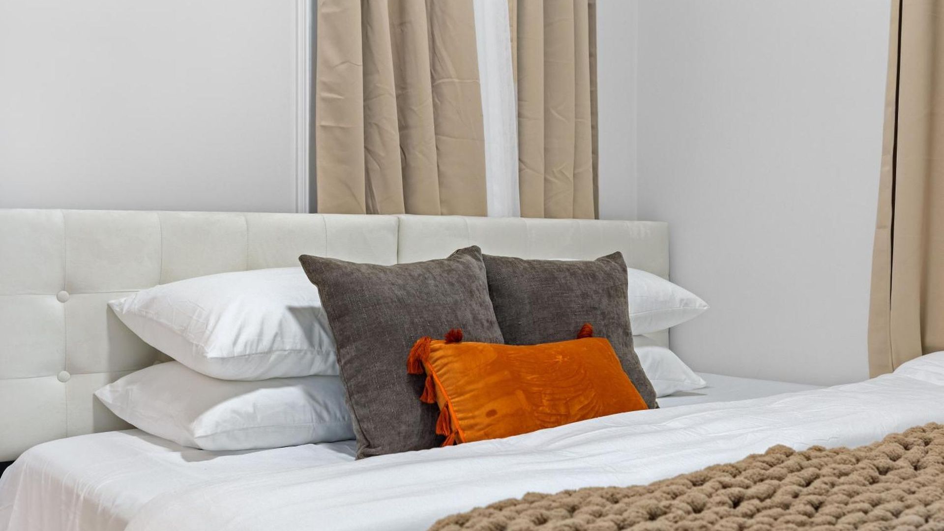 5br 3bath 6beds Apartment *