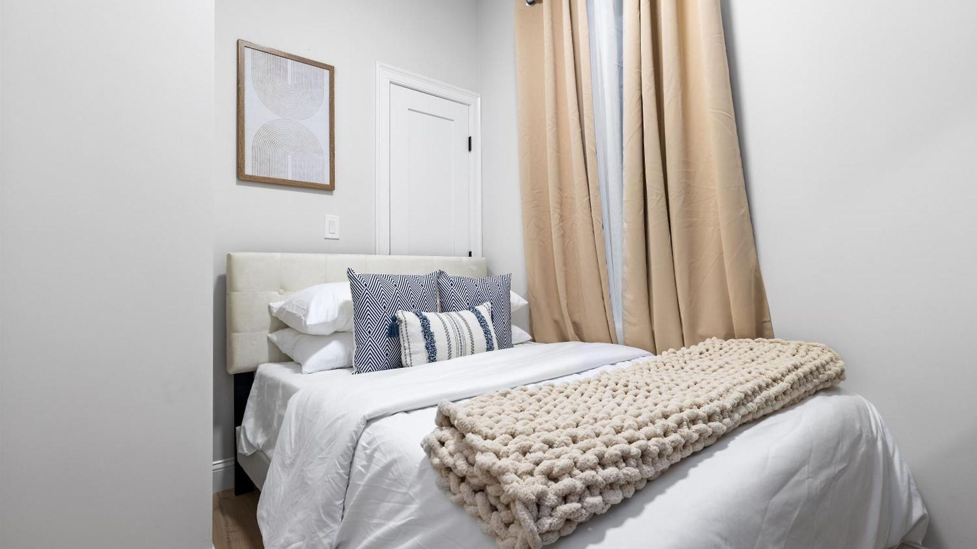 Apartment 5br 3bath 6beds *