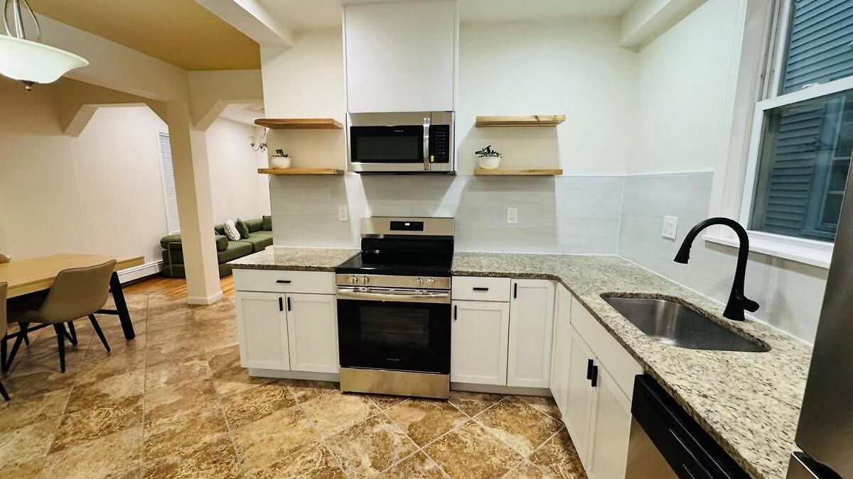 Apartment Spacious 3br Near Free Parking *