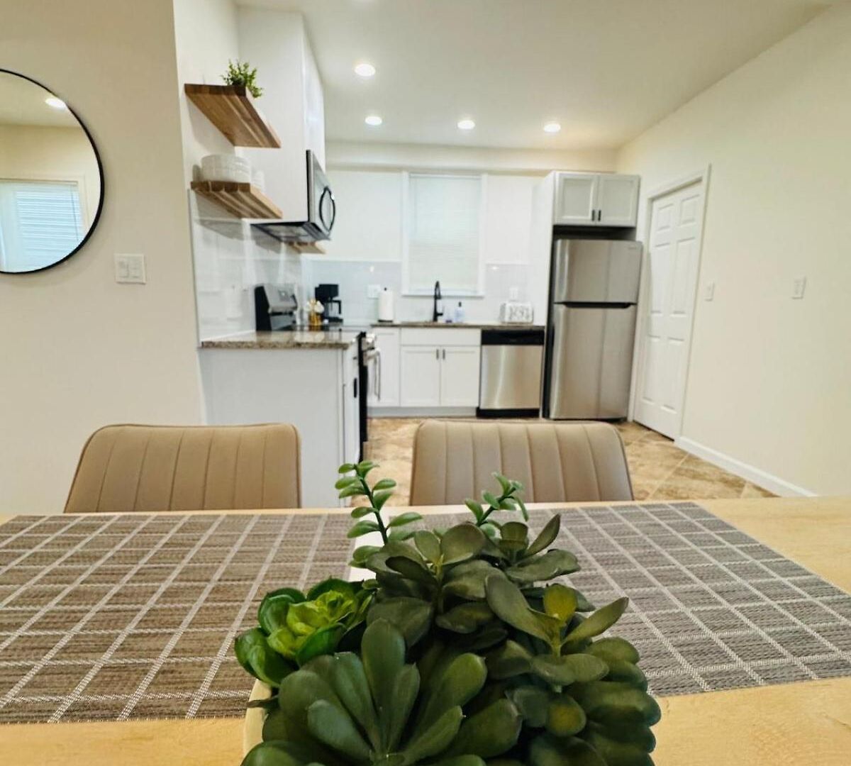 Spacious 3br Near Free Parking Apartment *