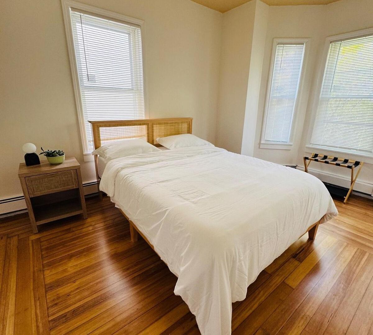 Spacious 3br Near Free Parking Apartment Boston