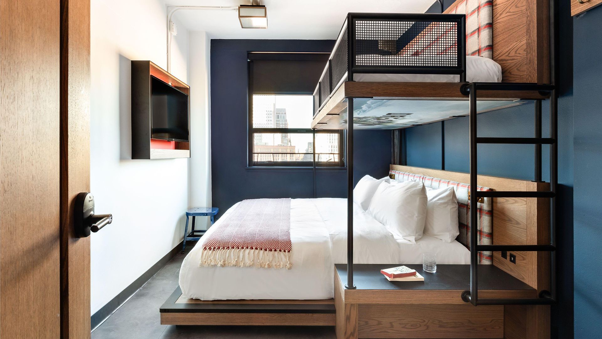 Hotel The Revolution 3*