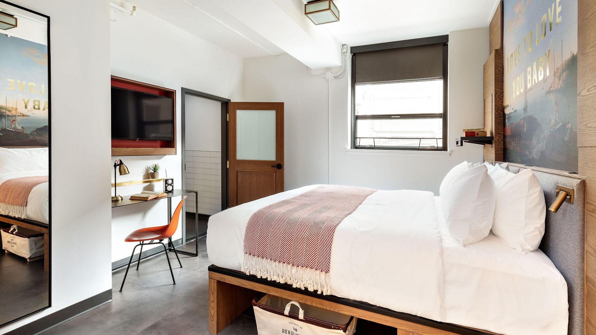 The Revolution Hotel 3*