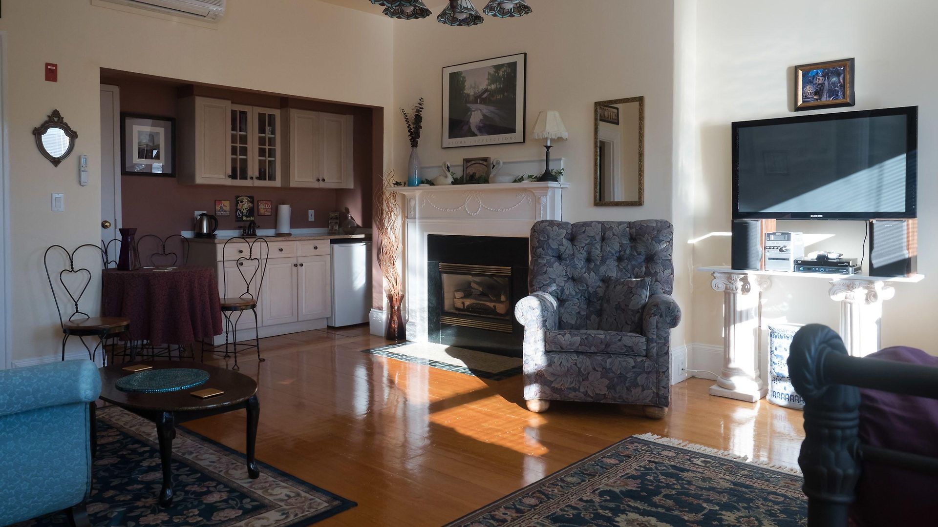 The Gryphon House 3* Boston