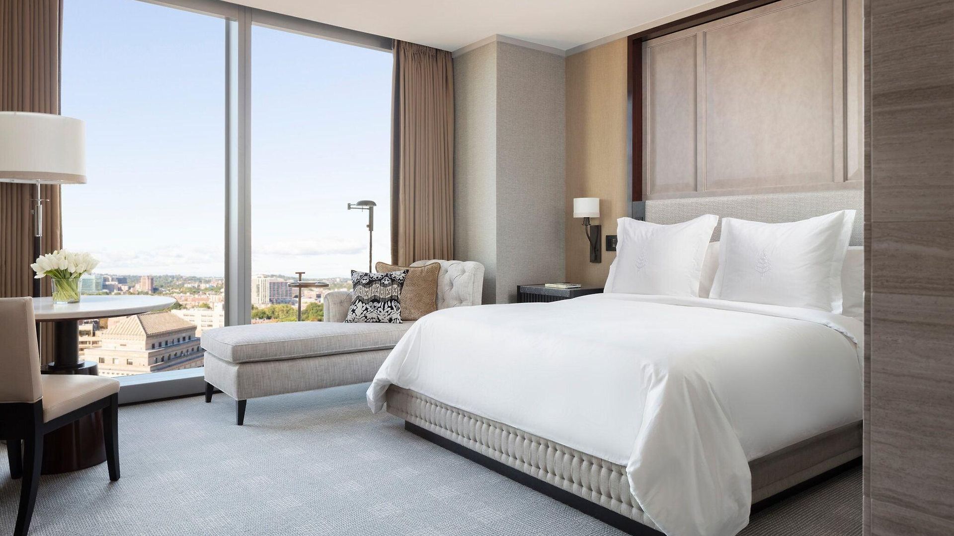 Four Seasons One Dalton Street, Hotel 5*