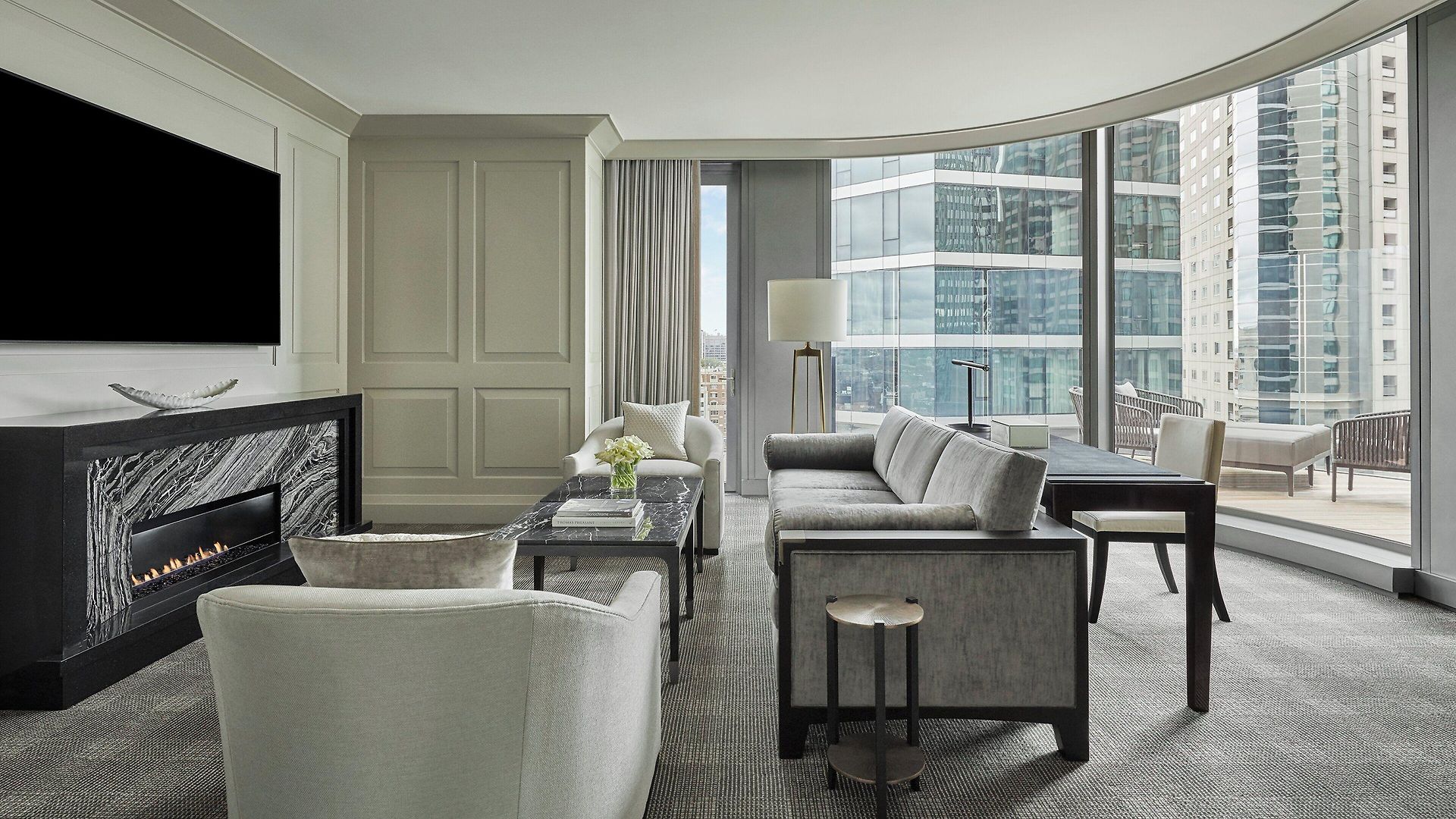Four Seasons One Dalton Street, Hotel