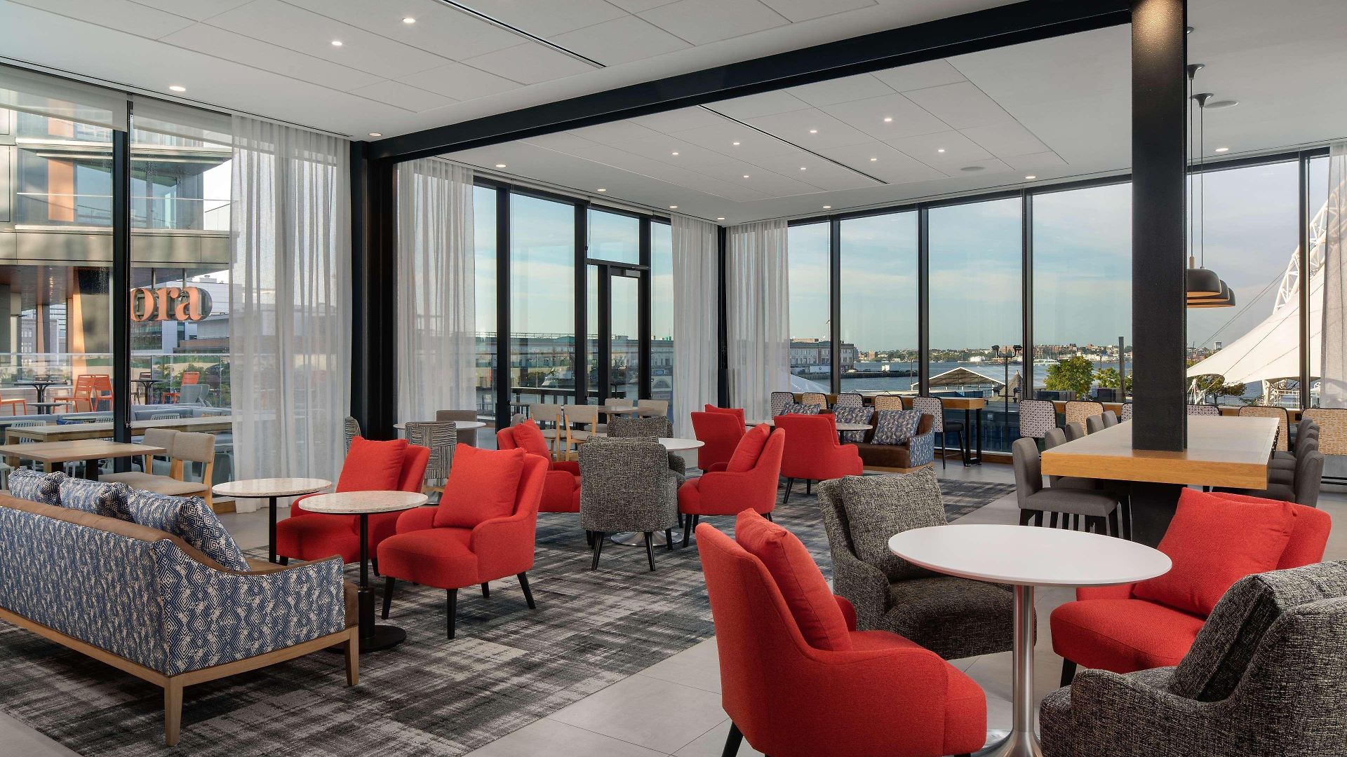 Hyatt Place Boston/seaport District 3*