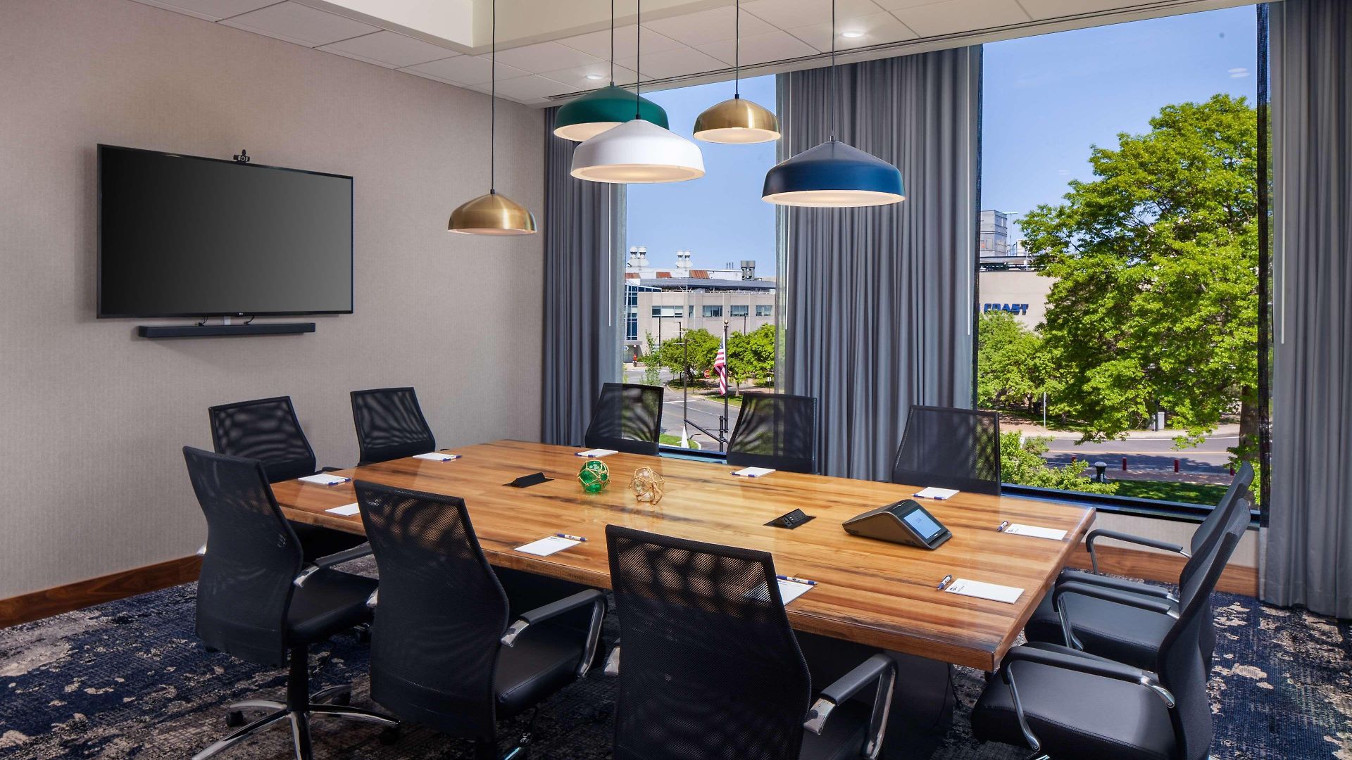 Hampton By Hilton At The Seaport District Hotel Boston