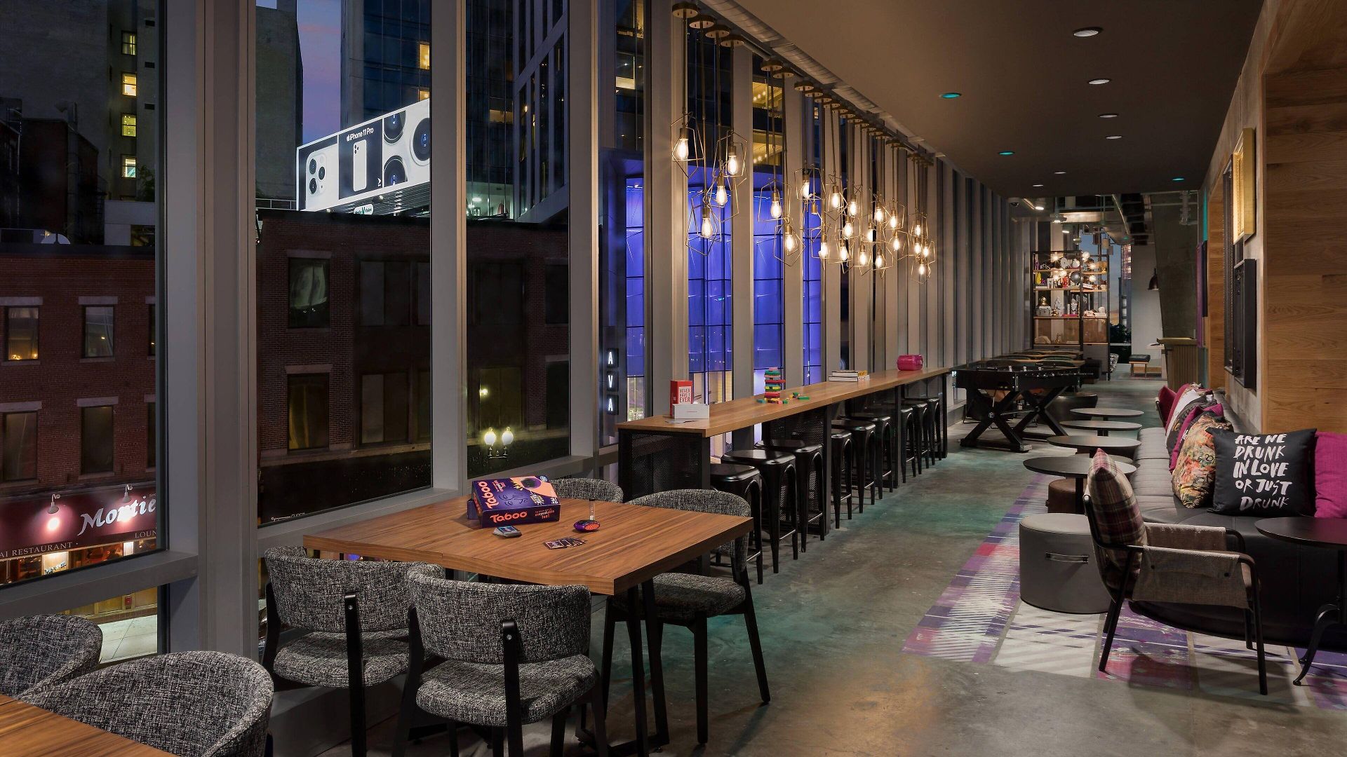 Hotel Moxy Downtown 3*