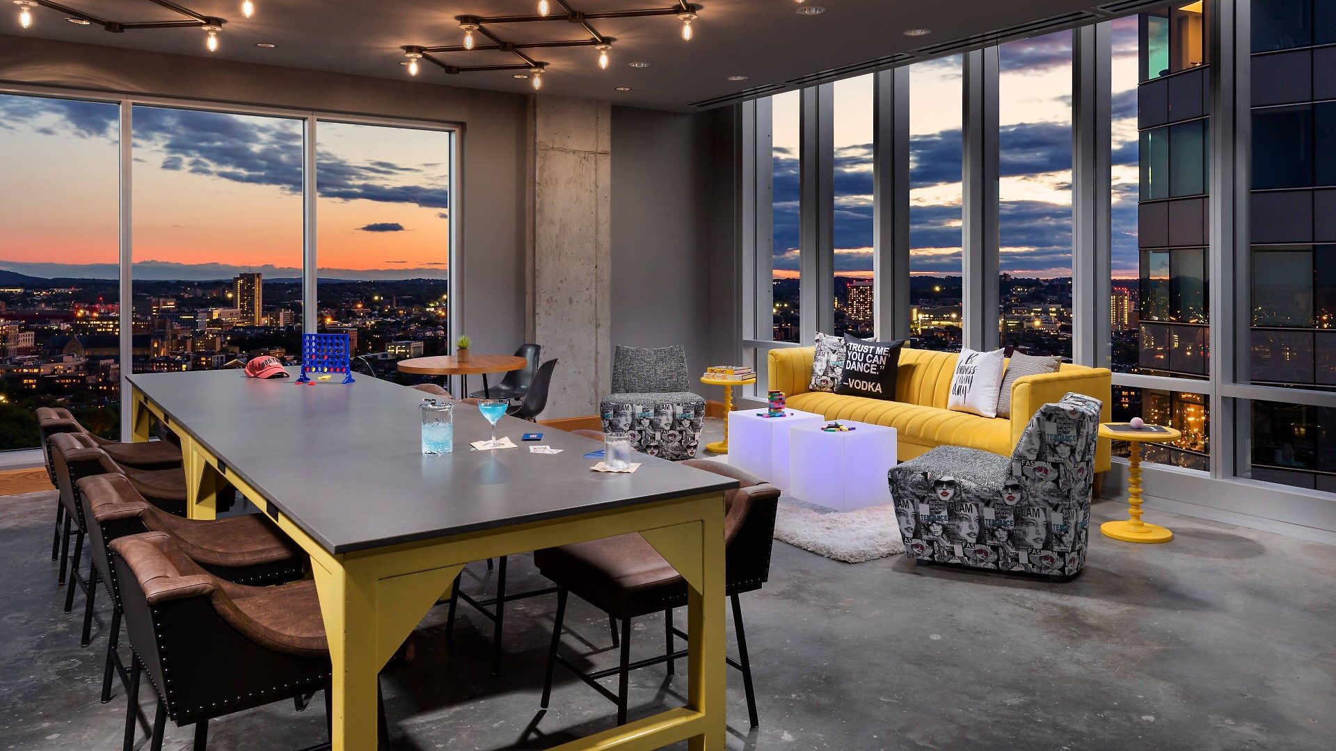 Moxy Downtown Hotel 3*