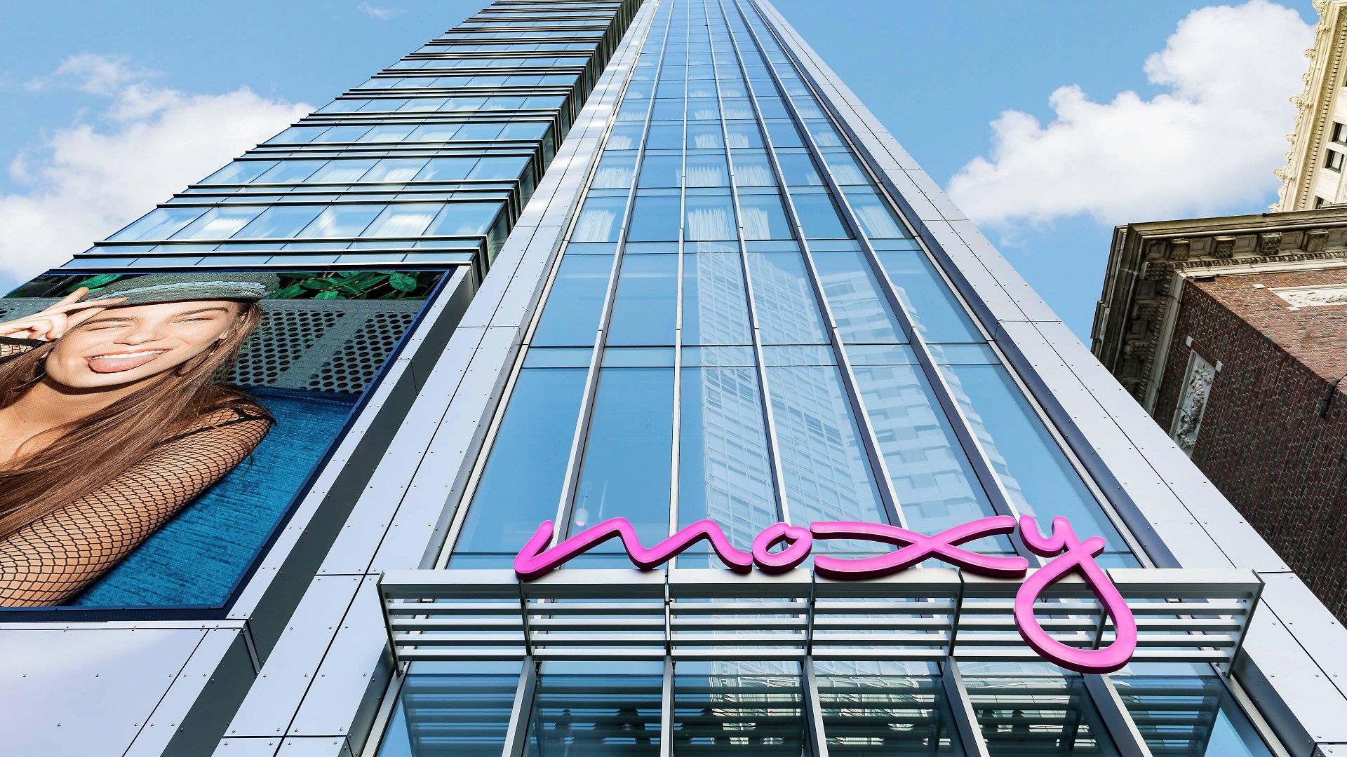 Moxy Downtown 3*