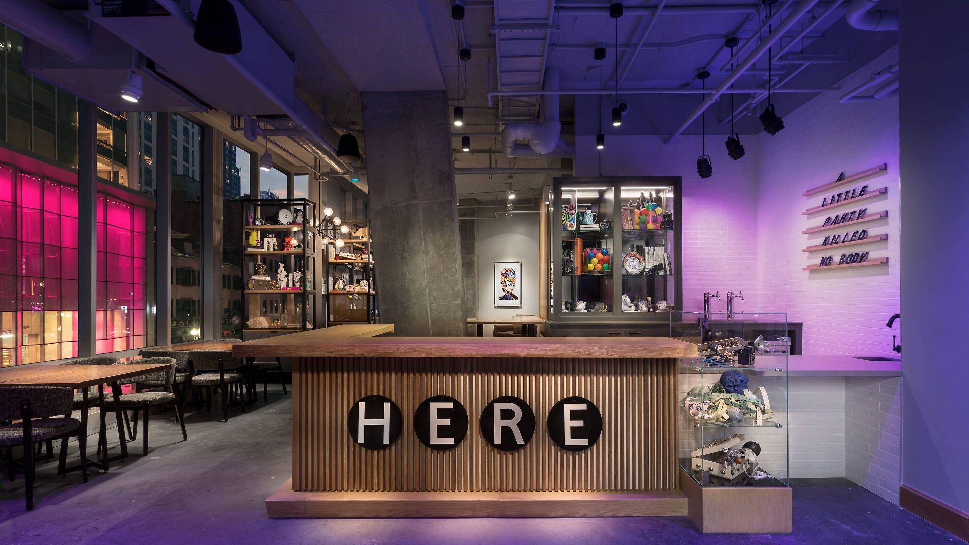 Moxy Downtown Hotel 3*