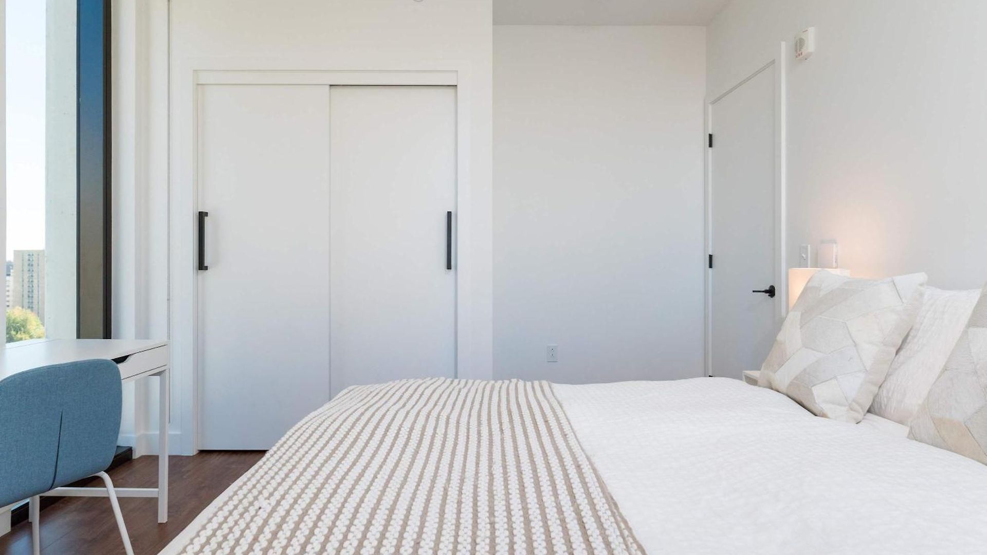 Upscale Penthouse With Gym Parking Near Mgh Tufts Apartment