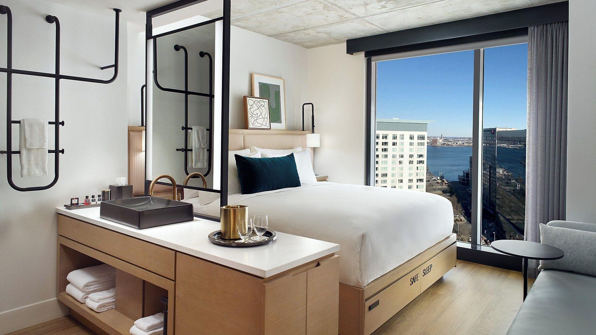 Omni At The Seaport Hotel 4*