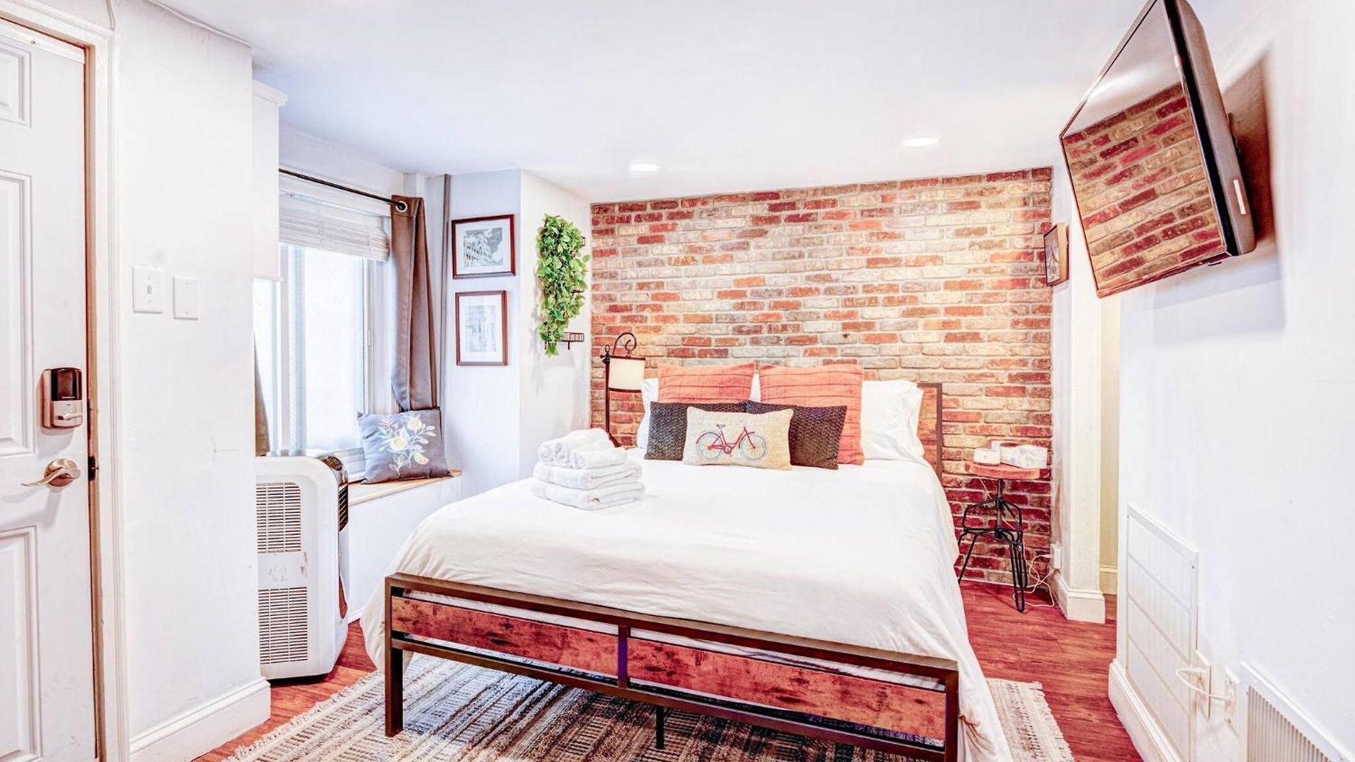Eagle's Landing - Logan Airport Guest house 3*