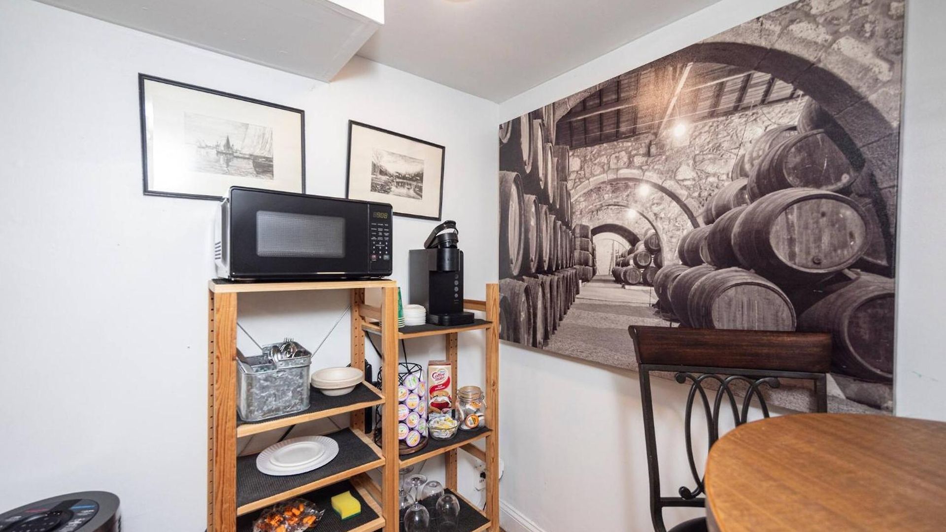Eagle's Landing - Logan Airport Guest house
