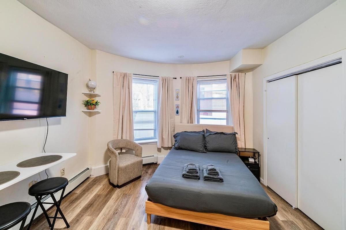 Apartment Cozy Near Massart & Longwood, 3-min Walk To T *