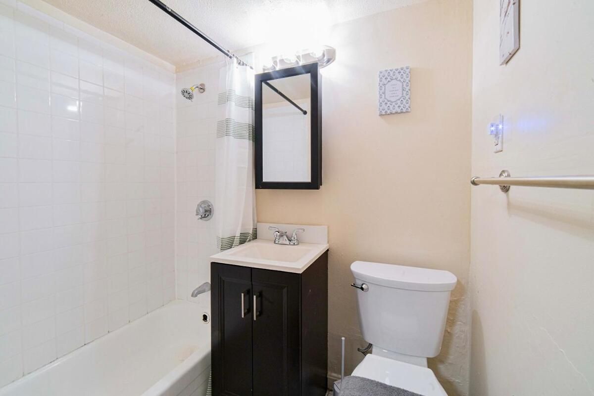 Apartment Cozy Basement - Steps To Longwood And Massart - 3min Walk To T Boston