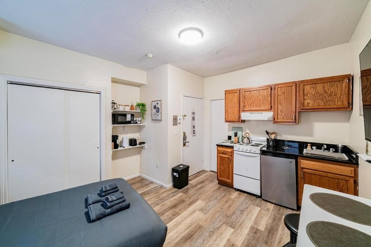 Cozy Near Massart & Longwood, 3-min Walk To T Apartment Boston