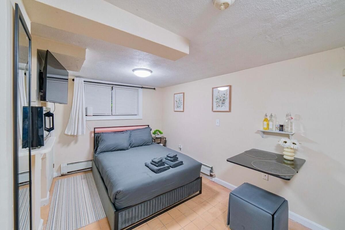 Cozy Basement - Steps To Longwood And Massart - 3min Walk To T Apartment