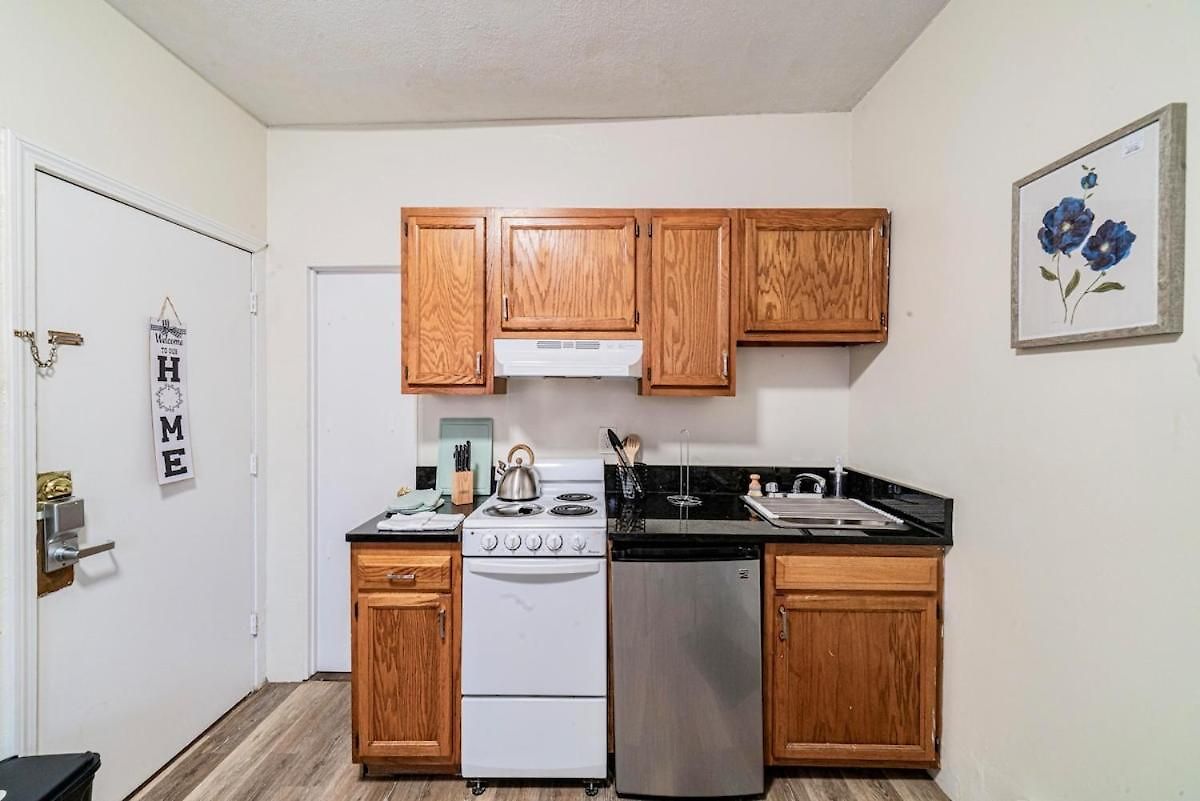 Cozy Near Massart & Longwood, 3-min Walk To T Apartment Boston