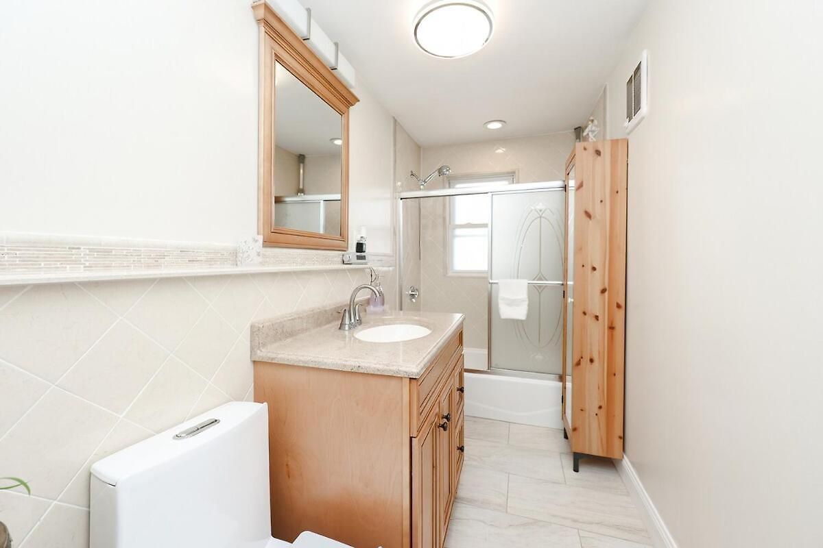 Eastie Roomy 3br With Easy And Airport Access Apartment Boston
