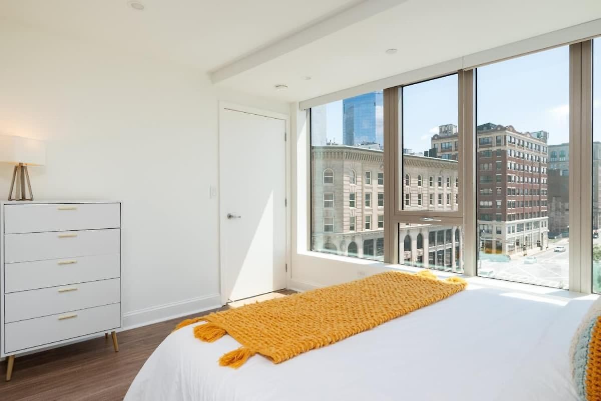 2br In Downtown & T-station * Boston