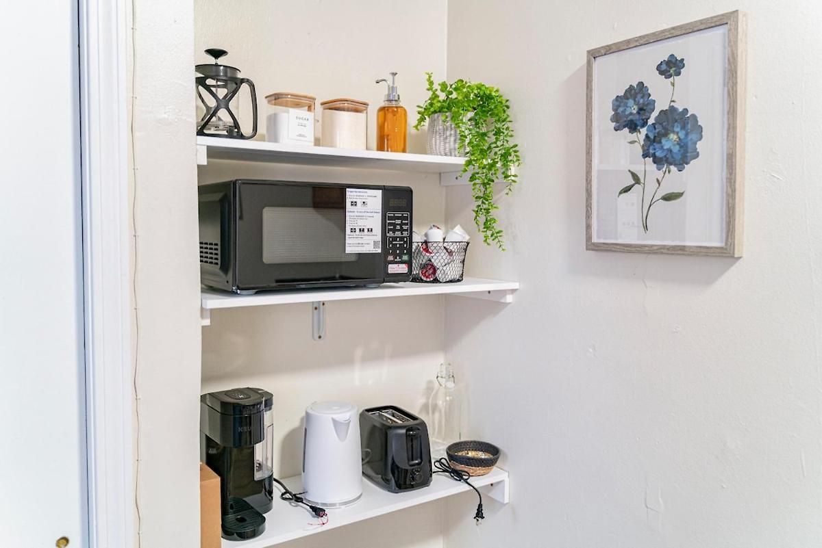 Apartment Cozy Near Massart & Longwood, 3-min Walk To T