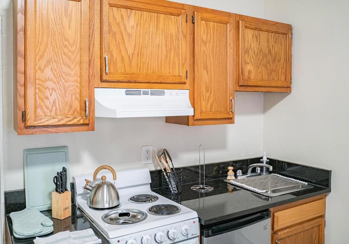 Cozy Near Massart & Longwood, 3-min Walk To T Apartment *