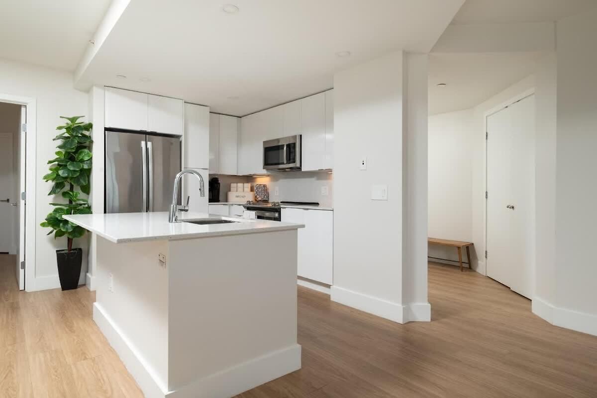 2br In Downtown & T-station Boston