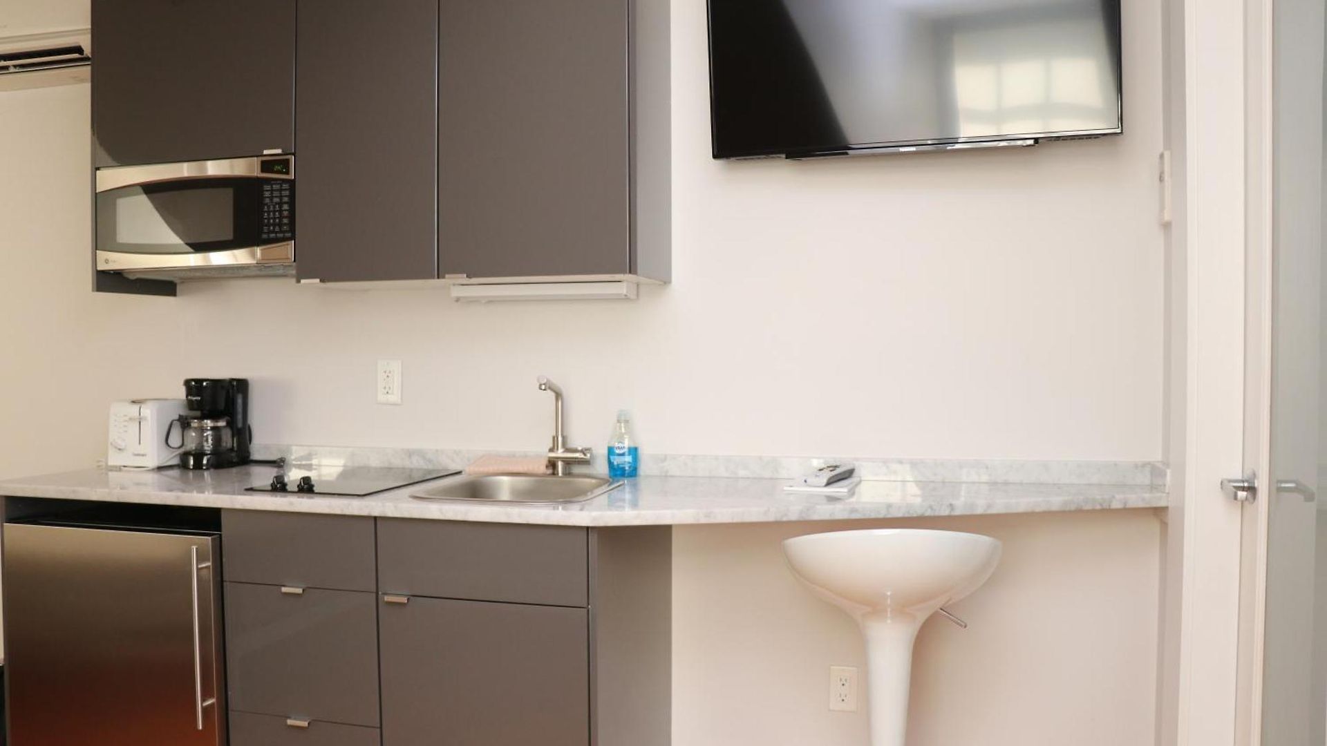 Downtown Beacon Hill, Convenient, Comfy #14 Aparthotel 3*