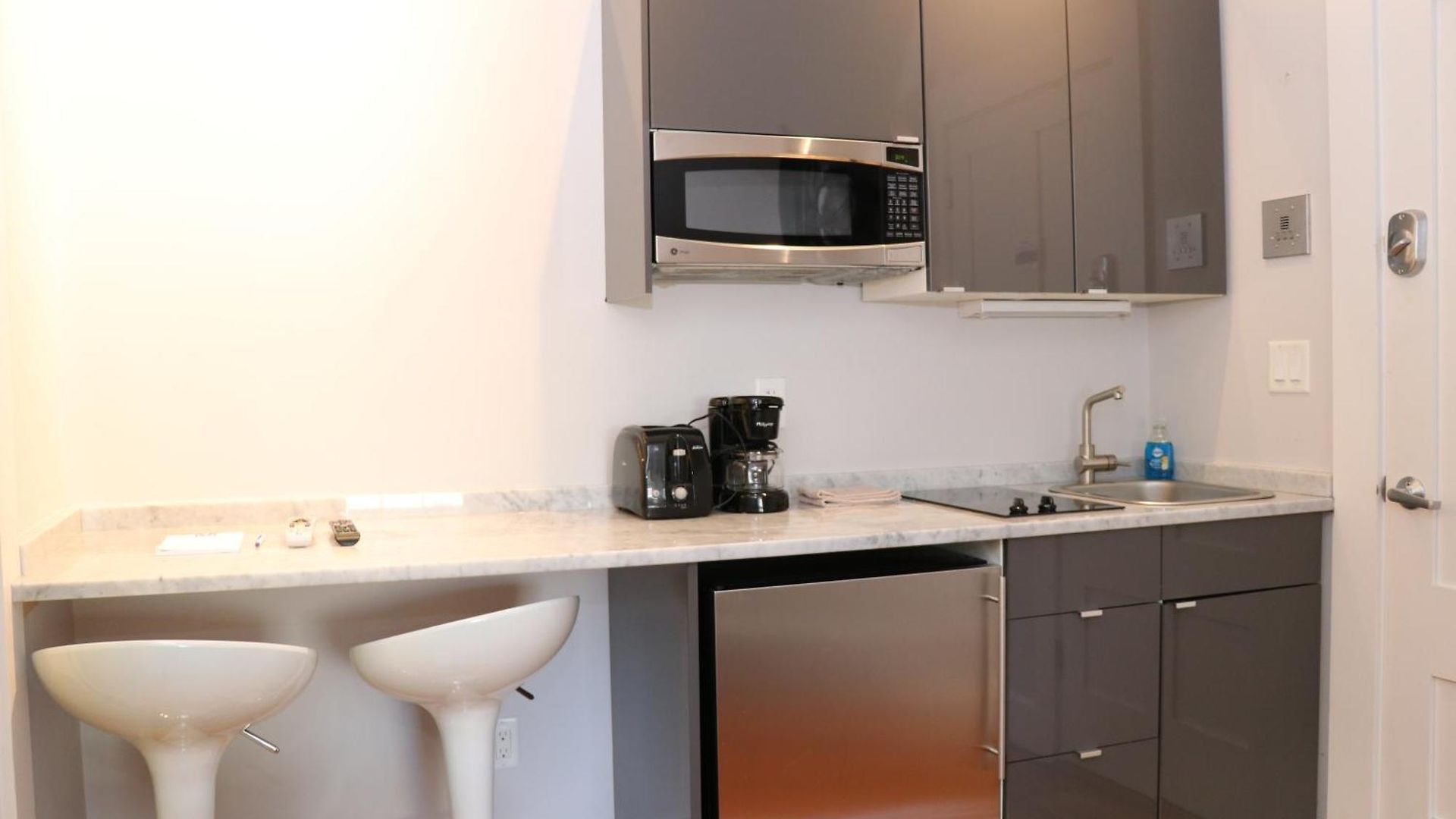 Comfy Beacon Hill Great For Work Travel #13