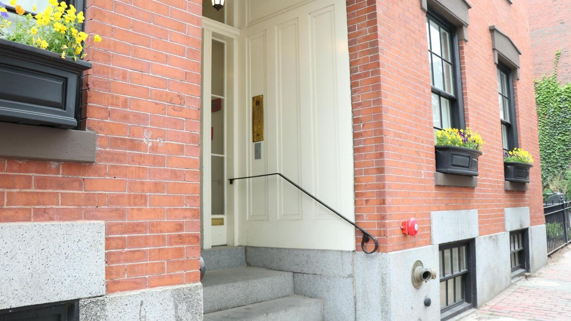 Downtown Beacon Hill, Convenient, Comfy #1