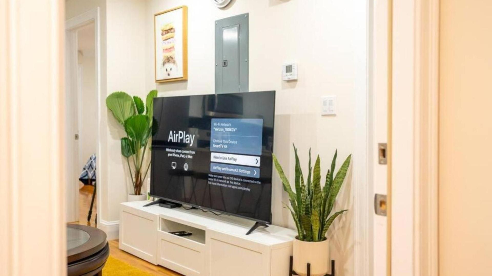 Breezy 3br - Bathtub, Parking, Tv, Walk To Train 803 Apartment *