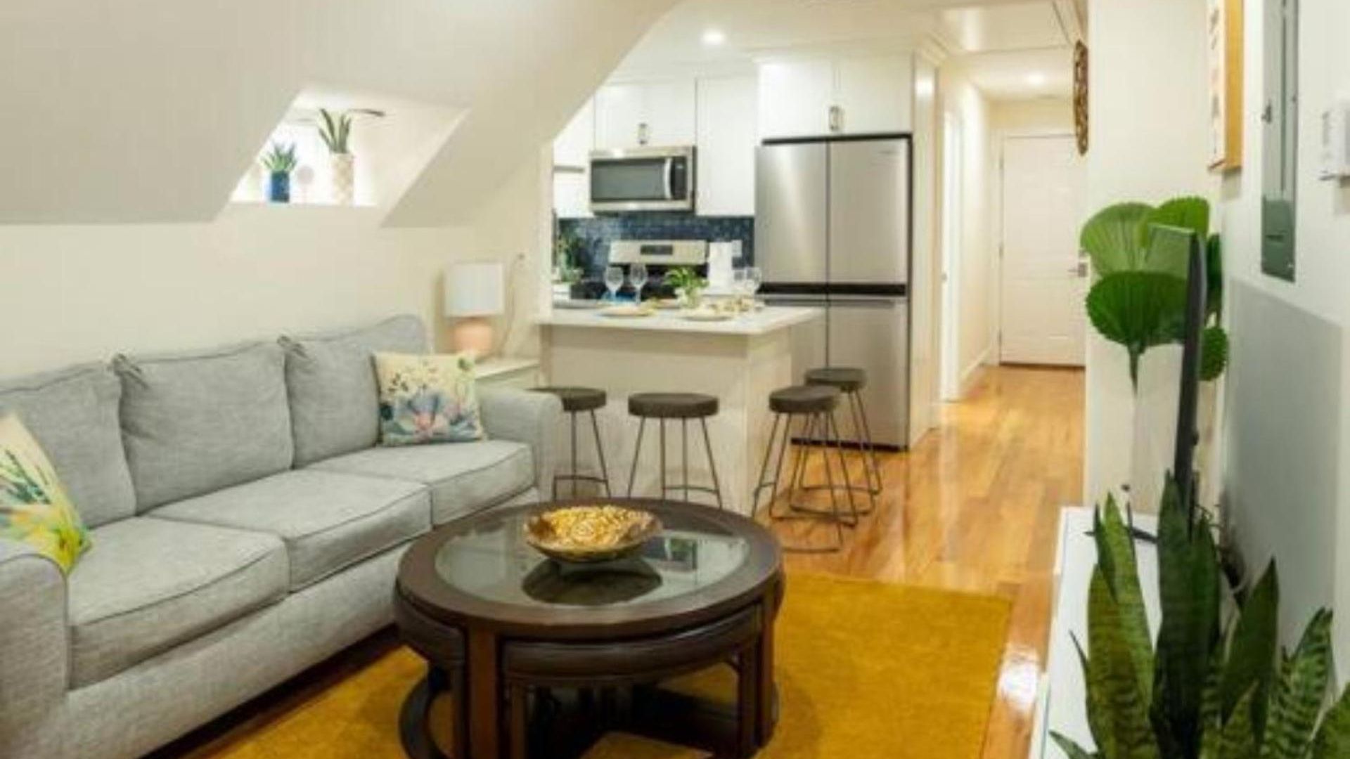 Breezy 3br - Bathtub, Parking, Tv, Walk To Train 803 Apartment Boston
