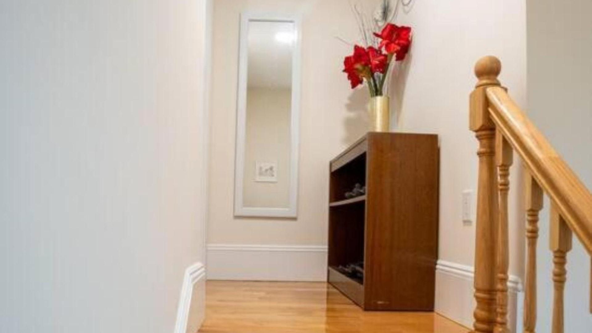 Breezy 3br - Bathtub, Parking, Tv, Walk To Train 803 Apartment *