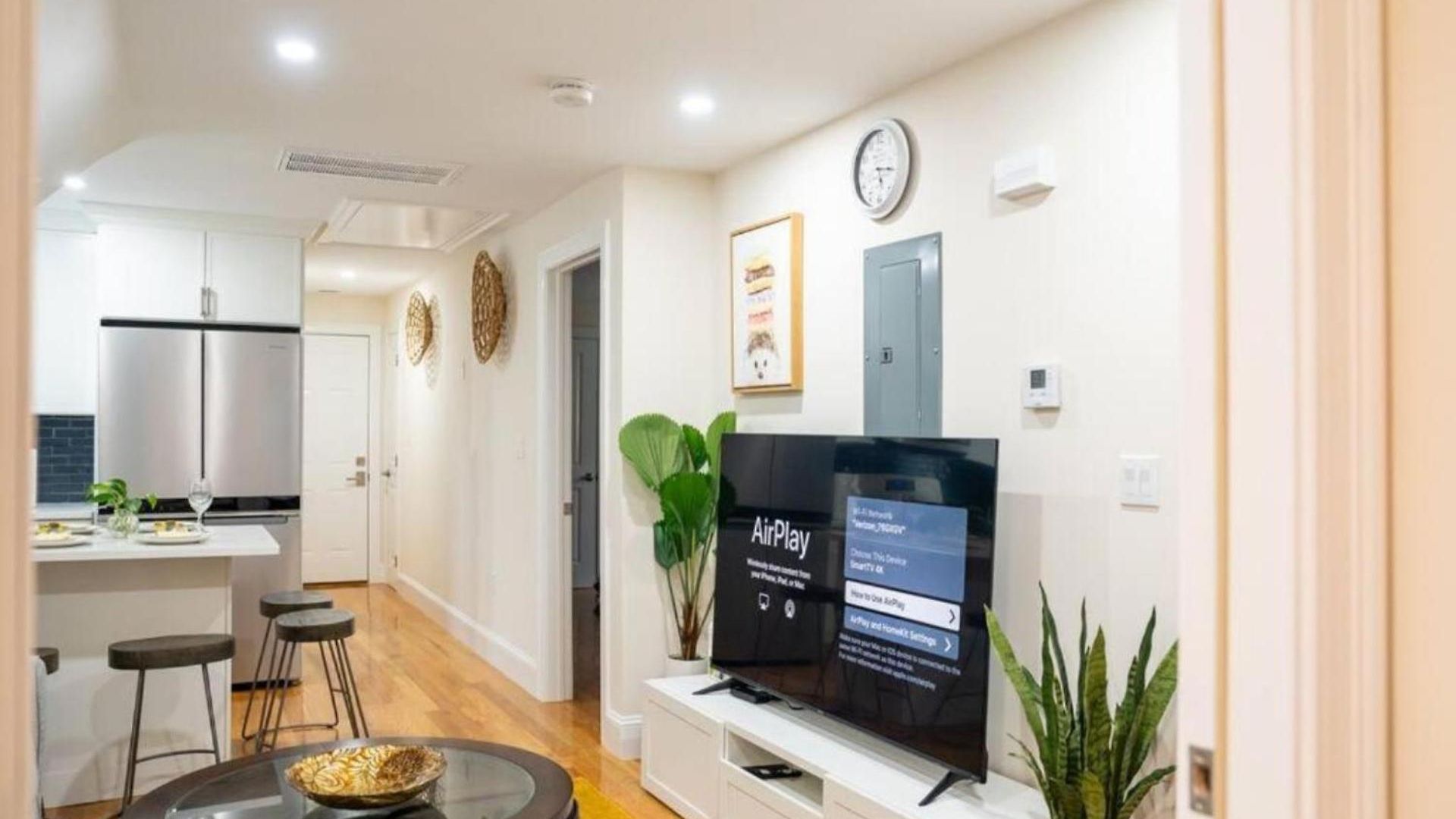 Breezy 3br - Bathtub, Parking, Tv, Walk To Train 803 * Boston