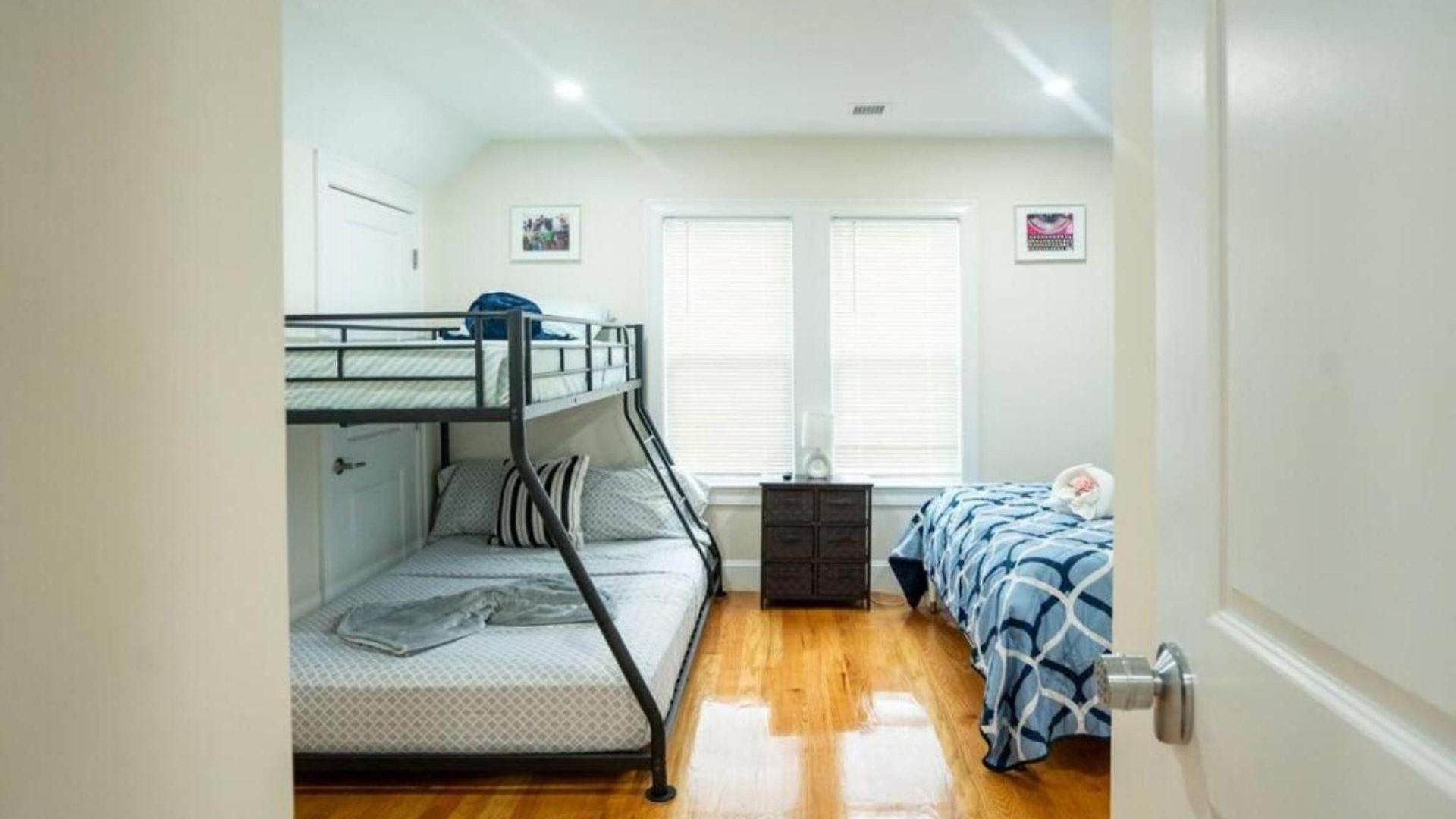 Apartment Breezy 3br - Bathtub, Parking, Tv, Walk To Train 803