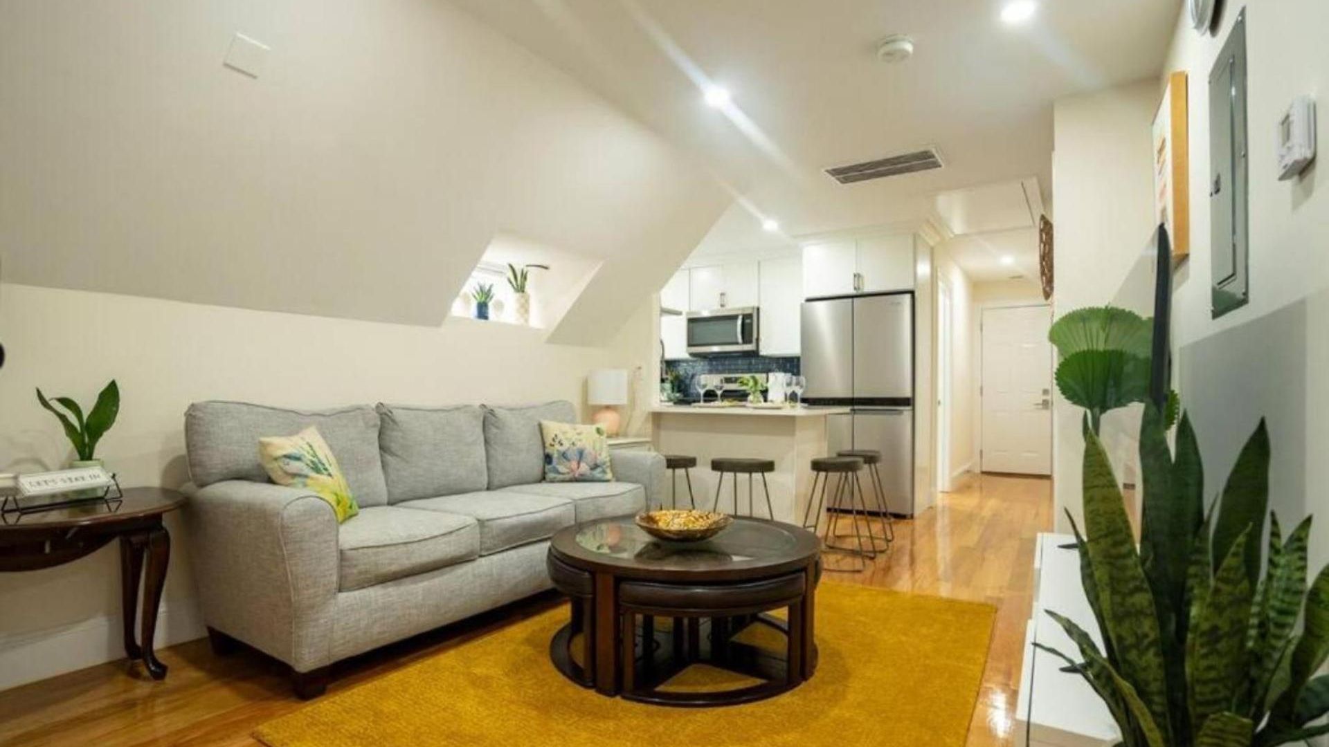 Apartment Breezy 3br - Bathtub, Parking, Tv, Walk To Train 803