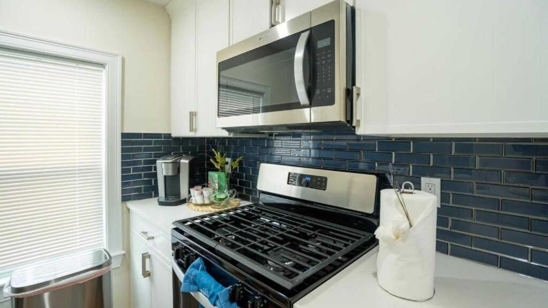 Apartment Breezy 3br - Bathtub, Parking, Tv, Walk To Train 803