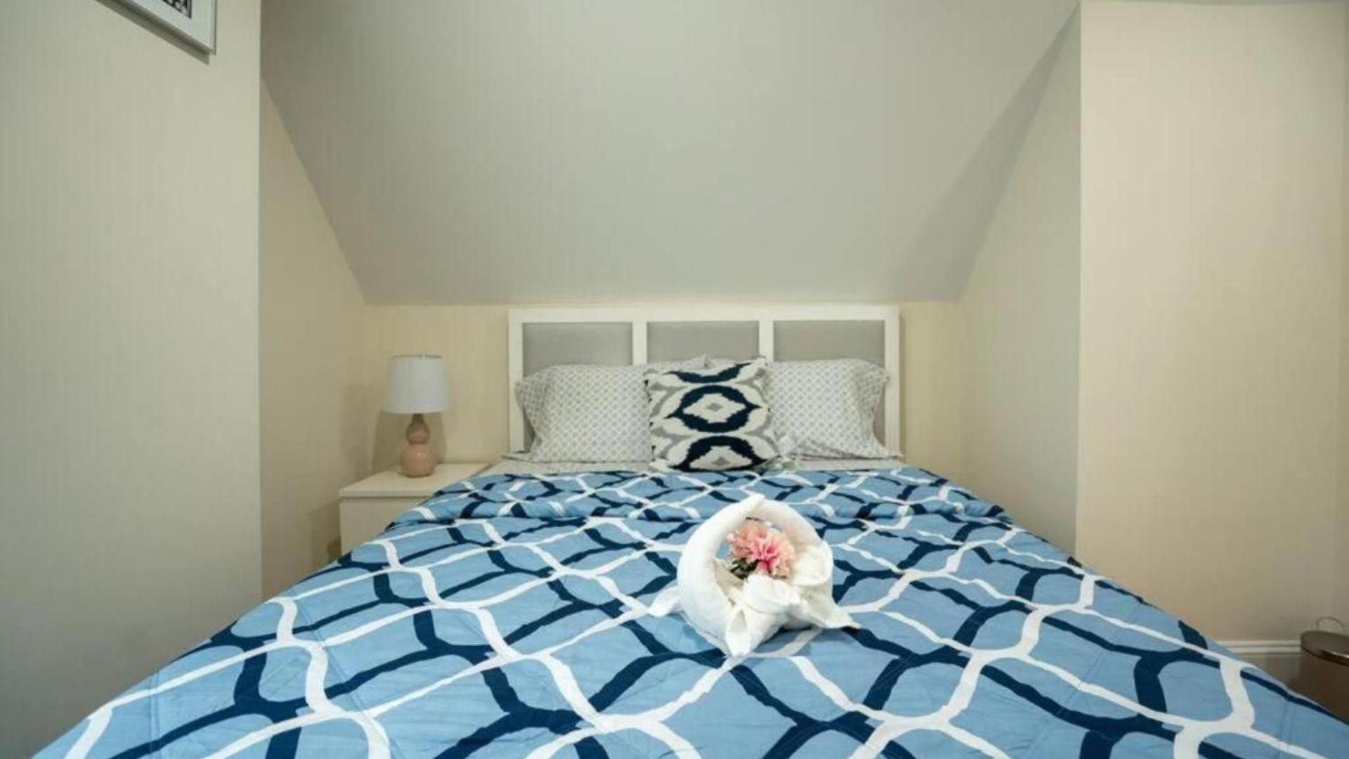 Breezy 3br - Bathtub, Parking, Tv, Walk To Train 803 Apartment *
